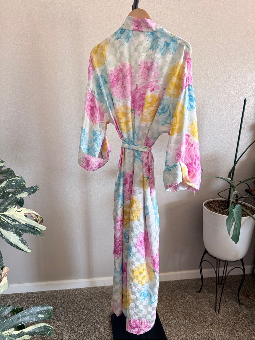 Vintage Keyloun by David Gordon Floral Damask Satin Long Robe Pink Blue Yellow - Picture 4 of 4